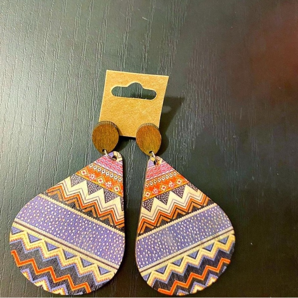 NWOT Purple & Orange Tribal/Bohemian Lightweight Statement Earrings